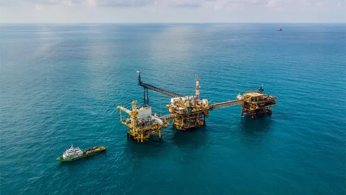 Harga Minyak Dunia Merosot Akibat Sentimen Ekonomi Global