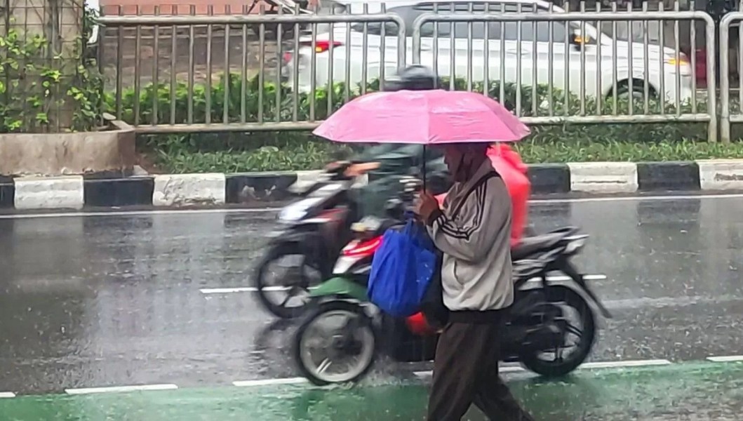Prakiraan Hujan Ringan Sedang Dominasi Kota Besar Indonesia