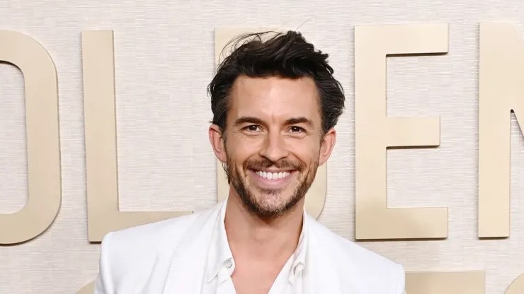 Jonathan Bailey Dinobatkan Pria Terseksi Dunia 2025, Cerita di Balik Layar