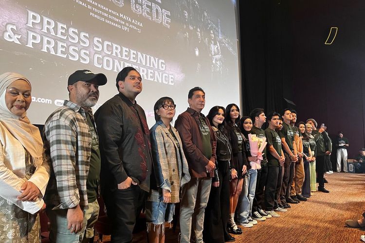Film KOMANG: Drama Romantis Menghangatkan Bioskop Lebaran 2025