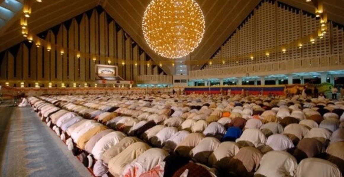 Panduan Lengkap Sholat Tarawih 20 Rakaat, Lengkap dengan Tata Caranya