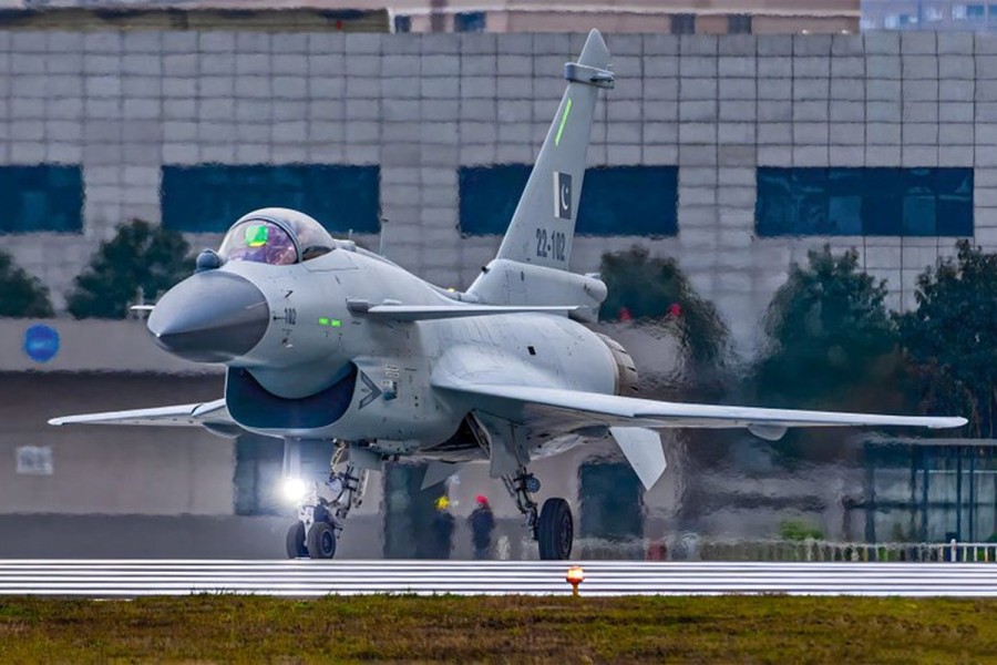 TNI Serahkan Keputusan Pembelian Jet Tempur J-10 ke Kemhan