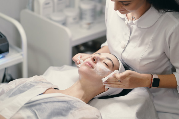 Tips Aman Facial Peeling dari Dokter Kecantikan Tips Aman Facial Peeling dari Dokter Kecantikan