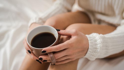 Waspada! Begini Cara Aman Minum Kopi Saat Sedang Mengonsumsi Obat