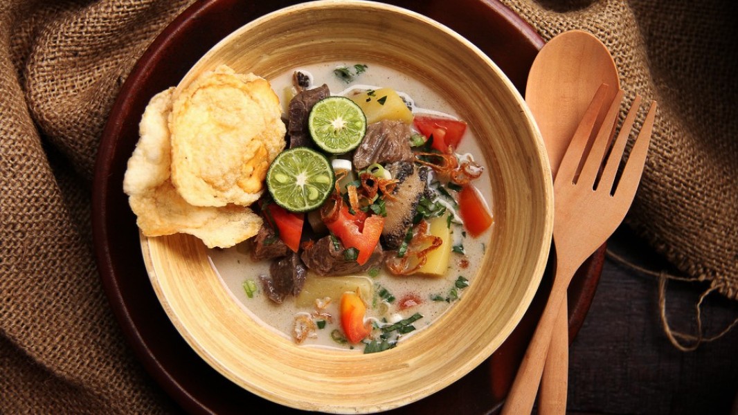 Rekomendasi 7 Tempat Soto Betawi Jakarta Selatan Terenak Tahun 2025