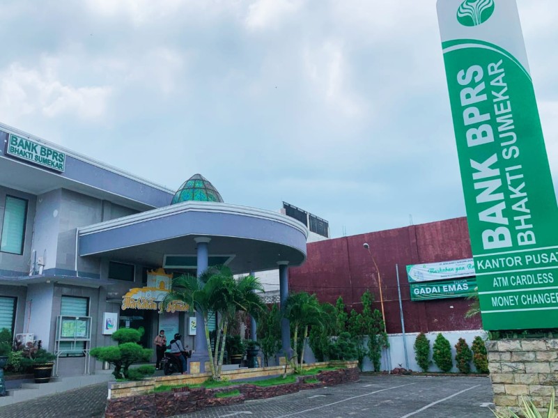 BPRS Bhakti Sumekar Raih Penghargaan Ikon Perbankan Rakyat Syariah Digital, Tegaskan Komitmen Inovasi dan Inklusi Keuangan