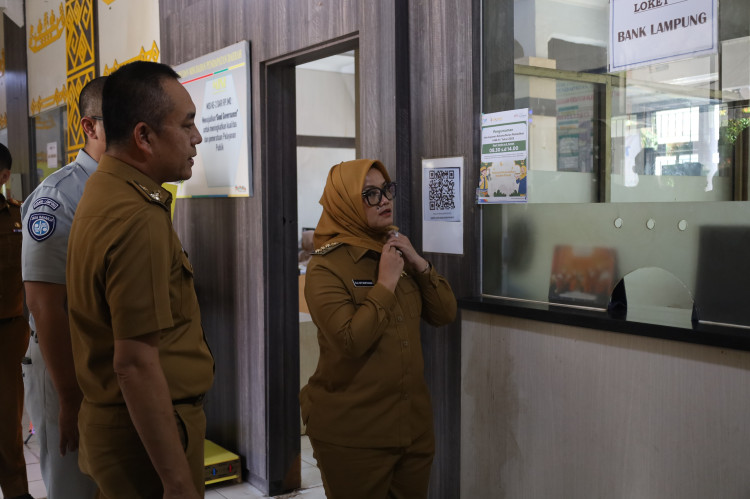 Bupati Pringsewu Lakukan Sidak di Samsat: Fokus Tingkatkan Pelayanan Pajak Kendaraan Bermotor