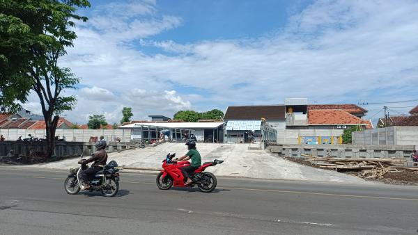 Jalan Kabupaten Sekitar Kawasan Proyek Tol Probowangi Rawan Rusak di Musim Kemarau Basah Tahun 2025