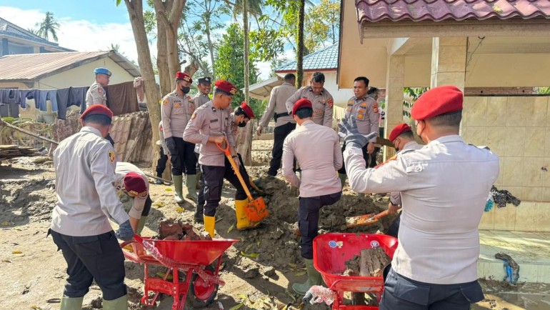 Pemulihan Air Bersih Polri Bantu Warga Pidie Jaya Bangkit Kembali