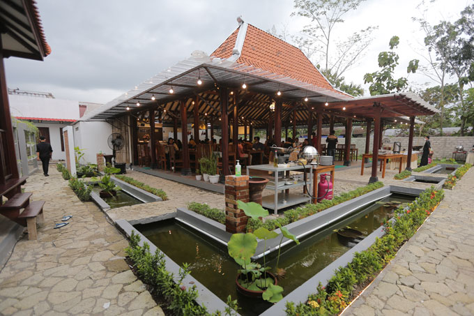 Pilihan Tempat Makan Kampung Favorit Keluarga di Jogja