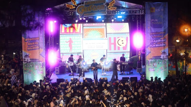 Antusias Ribuan Penonton Meriahkan PLN Mobile Gelegar Musik Prambanan 2024