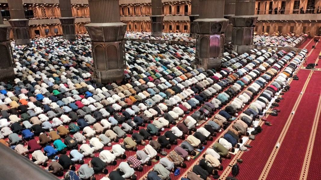 Jadwal Tarawih Pertama 2026 Versi Muhammadiyah dan Pemerintah