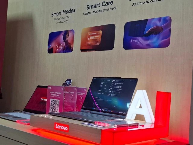 Lenovo Pamerkan Yoga dan Legion di MRT Bundaran HI