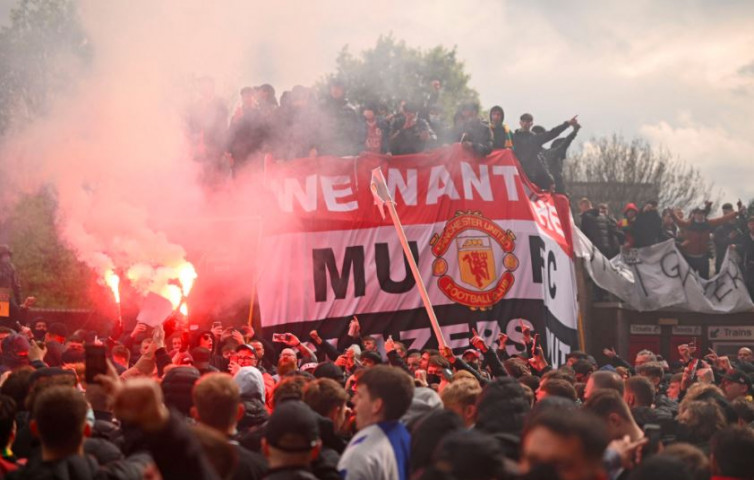 Manchester United dalam Krisis, Suporter Gelar Demo Besar Besaran di Old Trafford