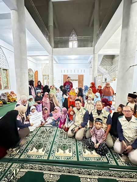 PLN Pusmanpro Hadirkan Program Pendidikan Inspiratif di Hari Pelanggan Nasional untuk Anak Anak TPQ Pelosok Kediri