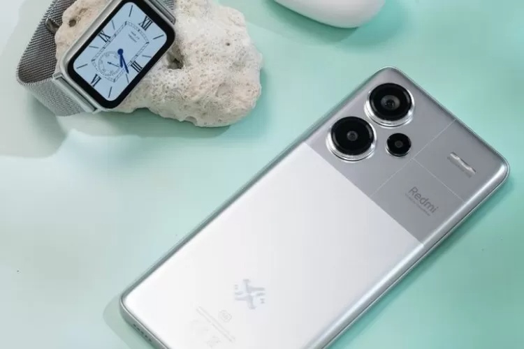 Redmi Note 13 Pro Plus 5G dengan Kamera 200 MP dan Baterai 5.000 mAh