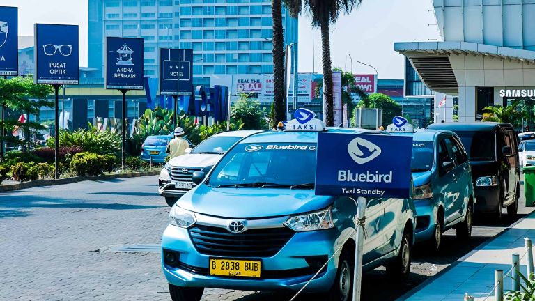 Blue Bird Perkuat Transportasi dengan Transformasi Digital di Era Disrupsi