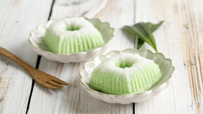 Cara Praktis Membuat Kue Putu Ayu Pakai Rice Cooker yang Lembut, Wangi, dan Anti Gagal di Rumah