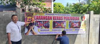 Fenomena Judi Online Mengancam Tradisi Kopi Sanger di Aceh