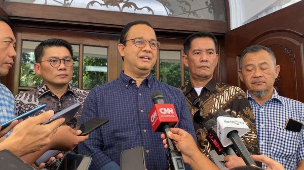 Anies Baswedan Peran Relawan di Pasar Jaya