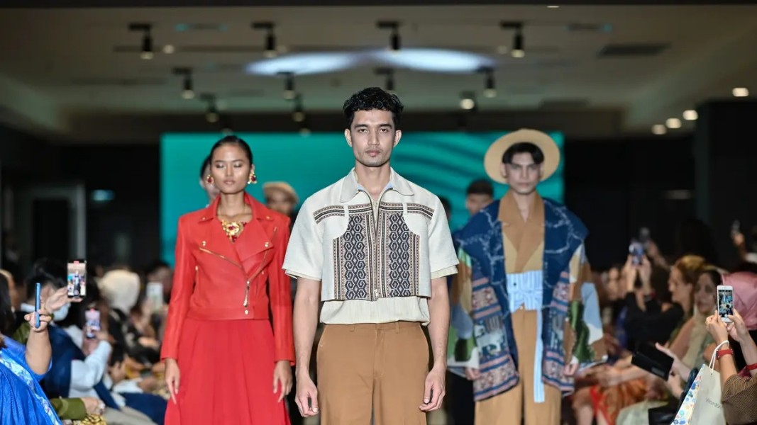 Model Cilik Asal Gorontalo Tampil Memukau di Indonesia Fashion Week 2025, Angkat Karawo sebagai Warisan Budaya yang Mendunia
