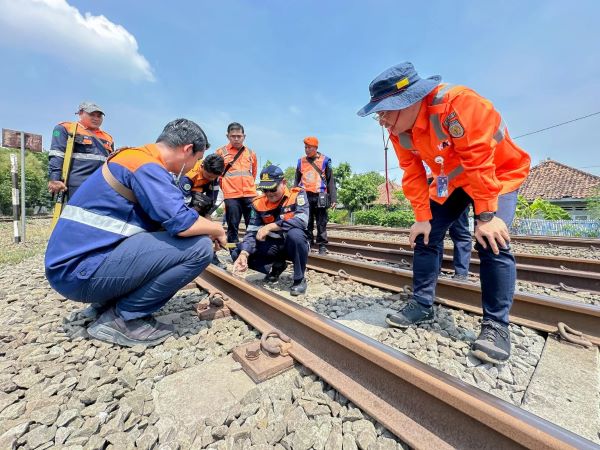 Utamakan Keselamatan di Sekitar Rel Kereta Api