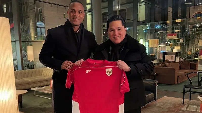 Erick Thohir Perkenalkan Jersey Baru Timnas Indonesia, Bicara dengan Patrick Kluivert