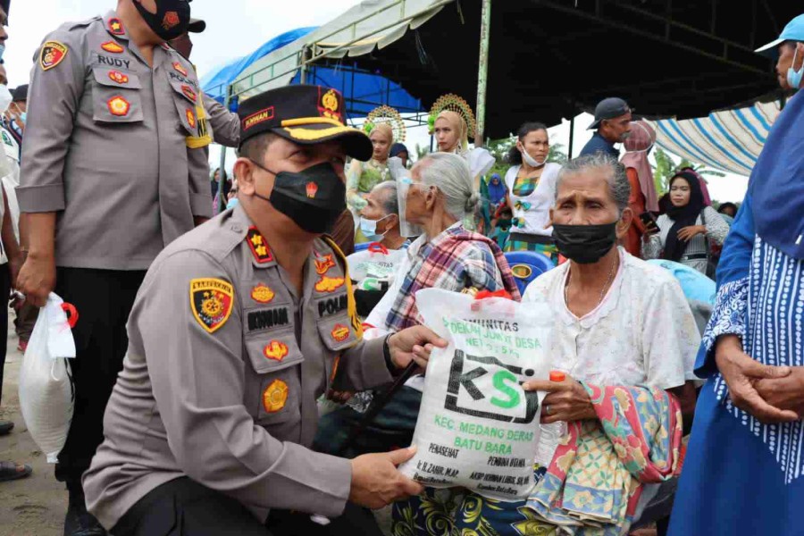 Peringati Hari Buruh Internasional, KSBSI Bersama Bupati dan Kapolres Batu Bara Bagikan 500 Paket Sembako - Media 24 Jam
