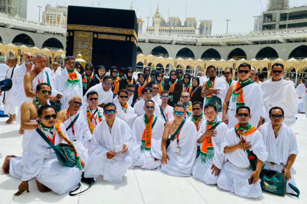 15 Karyawan Bank Dinar Raih Reward Umrah Gratis: Momentum Bahagia Penuh Haru