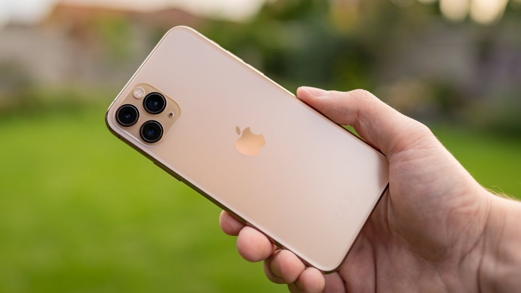 Harga iPhone 11 Pro Max Turun Tajam Agustus 2025