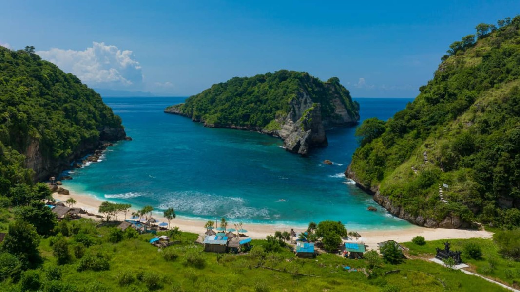 Liburan Seru Menjelajah 5 Pantai Indah Nusa Penida