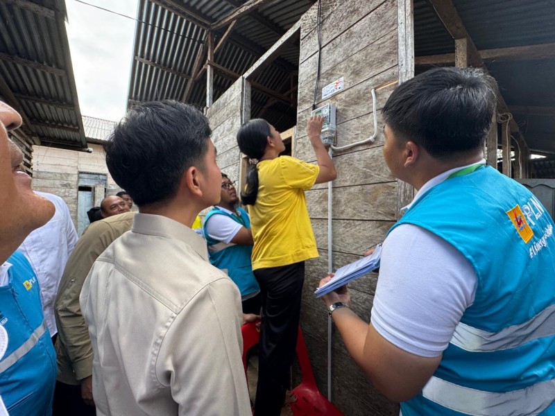 Wapres Tinjau Program Pasang Baru Listrik Warga Pelosok Nias