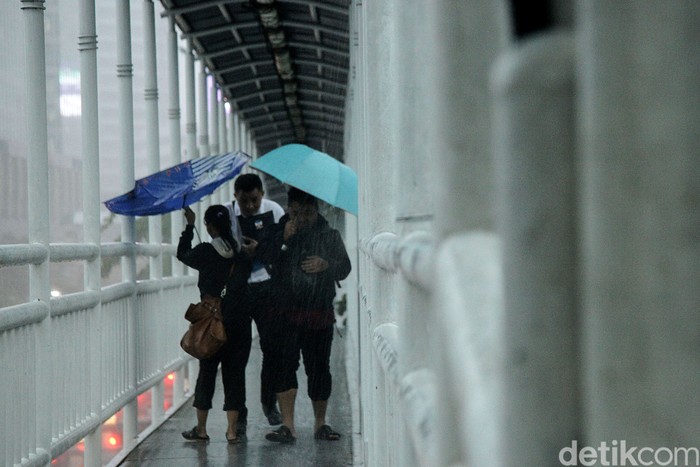 Hujan Masih Mendominasi Wilayah Indonesia Berdasarkan Analisis Cuaca Terbaru Dari BMKG