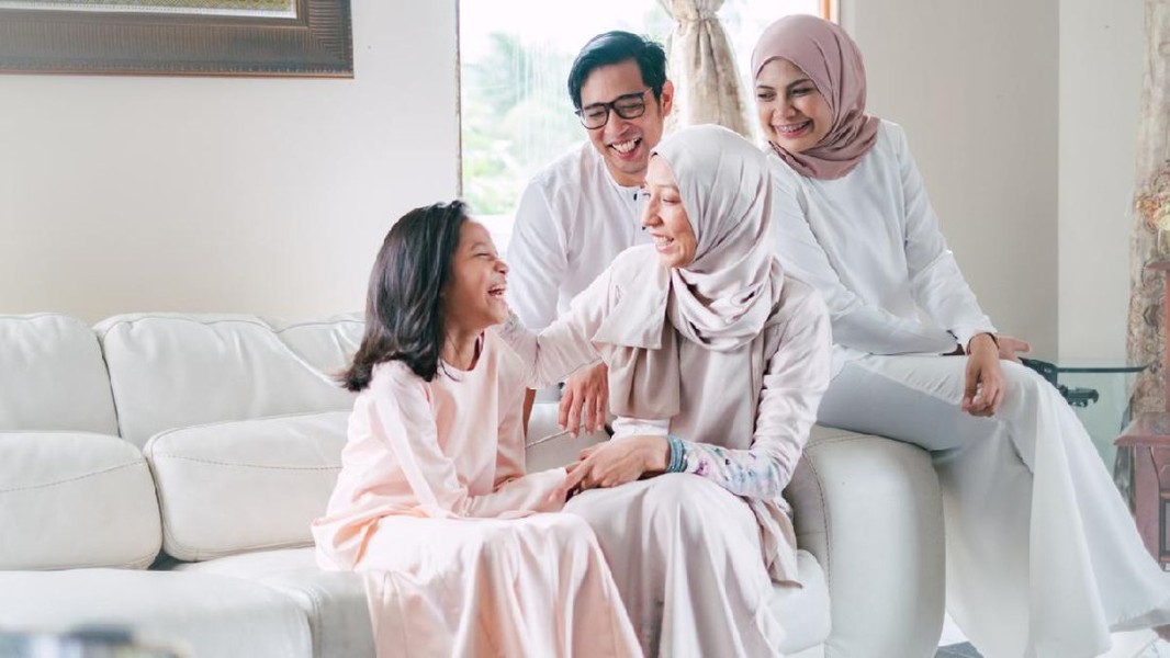 11 Cara Menghormati Orang Tua dengan Bersyukur dan Tipsnya