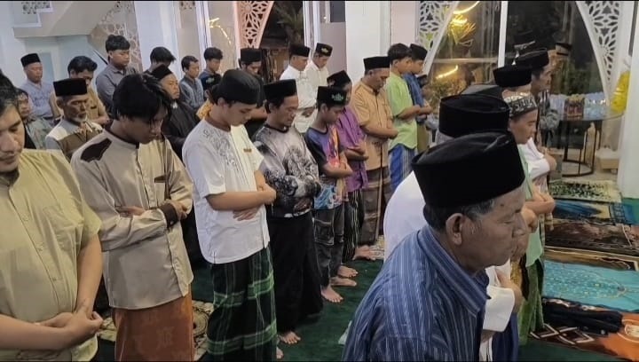 Fenomena Ibadah Salat Tarawih 3 Jam Nonstop di Cirebon Dengan Bacaan Tiga Juz Al-Quran