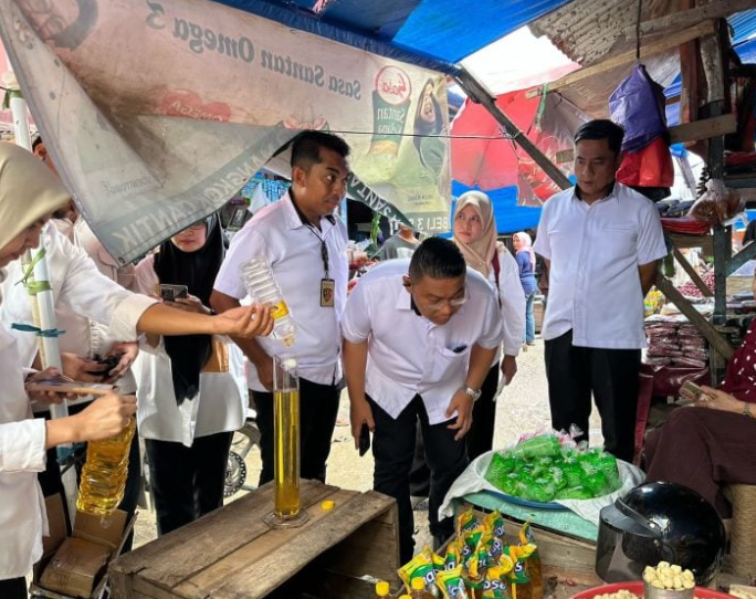 Polda Sultra Temukan Minyak Goreng MinyaKita Tak Sesuai Takaran di Pasar Kendari
