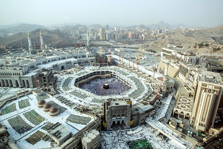 25 Calon Jemaah Haji Khusus Patuna Travel Grup Biru Arbain Bergerak Menuju Makkah dari Madinah