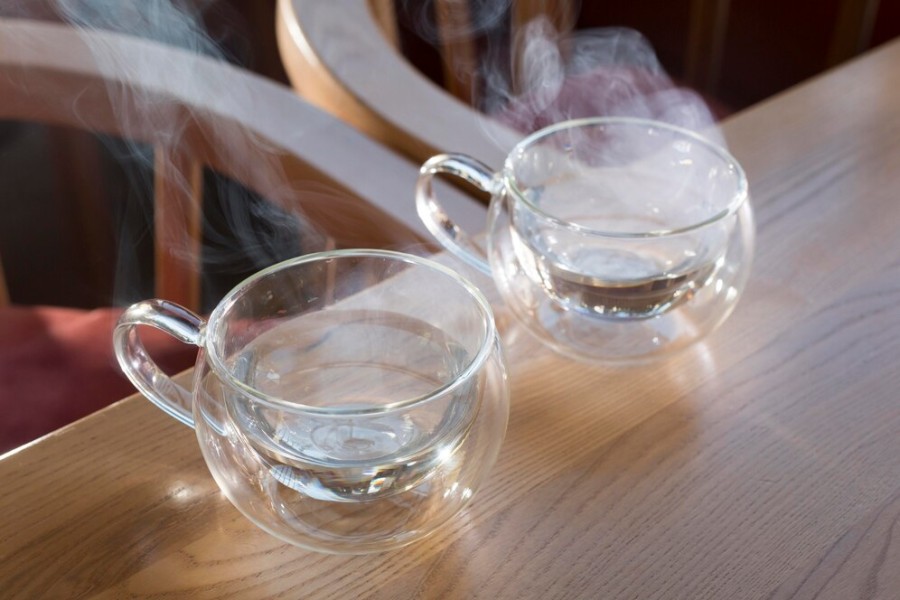 7 Manfaat Minum Air Hangat untuk Kesehatan Tubuh