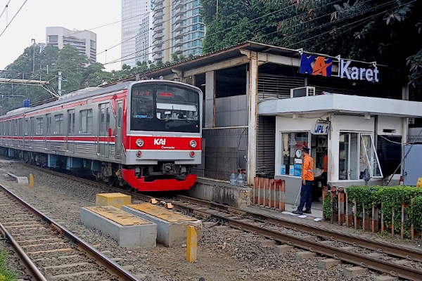 Pro dan Kontra Rencana Penutupan Stasiun Karet oleh Erick Thohir, Dampak pada Pengguna KRL