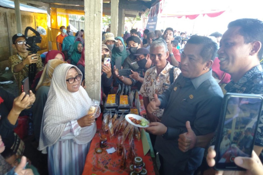 Efisiensi Anggaran Pemda Sungailiat Tekan Pendapatan Pedagang Kecil: Kisah Ibu Risna Kehilangan Pelanggan