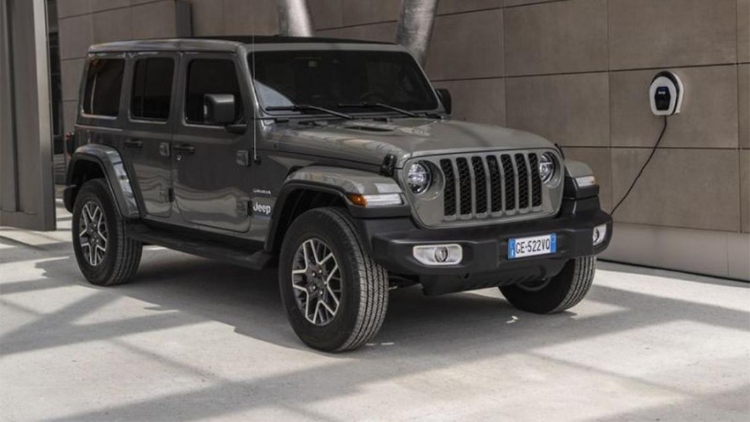Jeep Luncurkan Recall Wrangler 4xe Demi Keselamatan Pengendara
