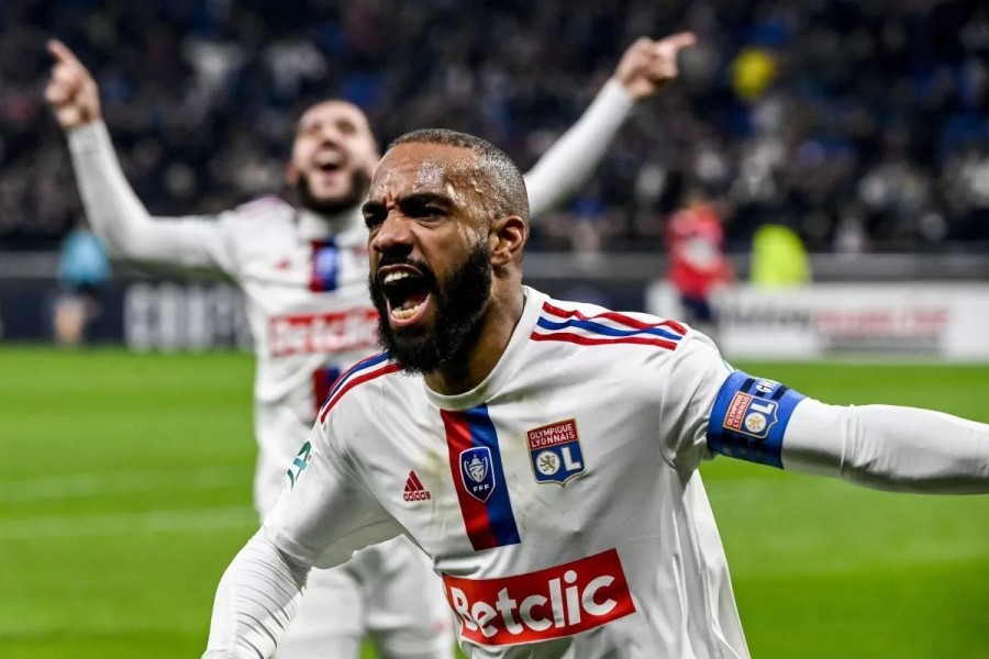 Eks Arsenal Lacazette Resmi Hijrah ke Liga Arab Saudi