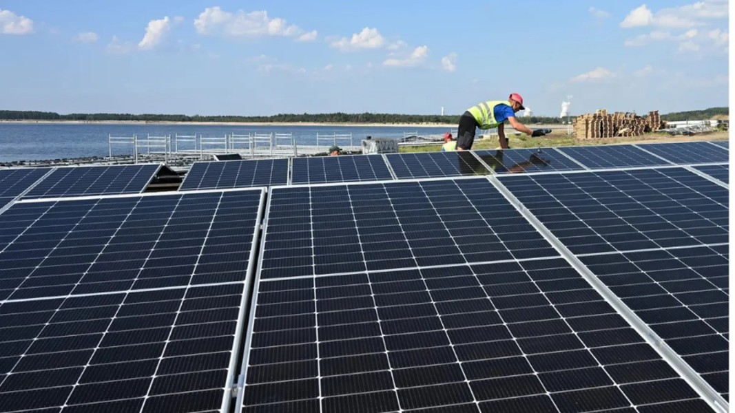 Indonesia Targetkan PLTS 100 Gigawatt, Buktikan Kecepatan Transisi Energi