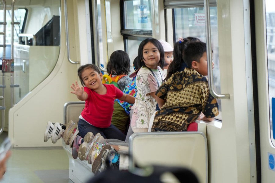 Gunakan LRT Jabodebek untuk Mobilitas Nyaman Selama Libur Natal 2025 dan Tahun Baru 2026