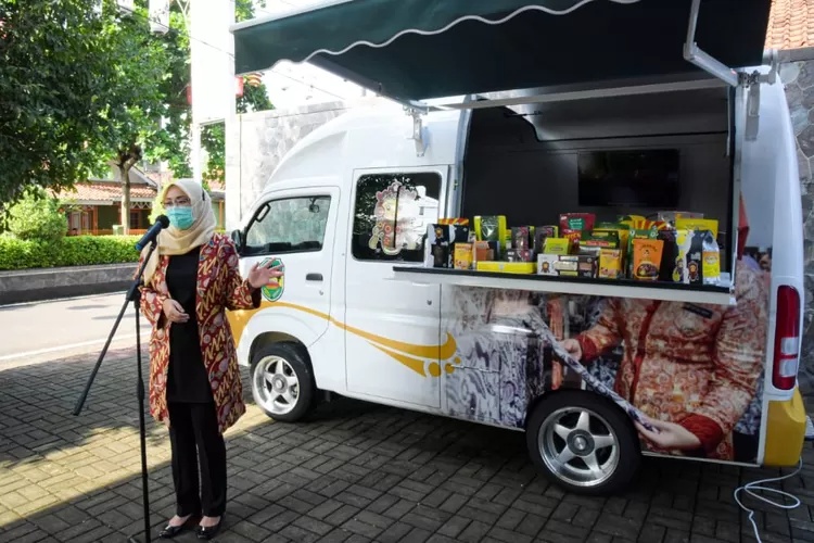 UMKM Naik Kelas lewat Mobil Niaga Listrik
