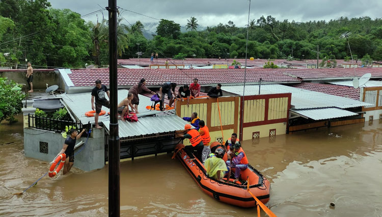 Banjir Menerjang Lombok Barat, Warga Perumahan Labuapi Terpaksa Mengungsi