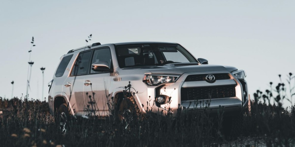 Asuransi Mobil Toyota Terbaik 2025: TLO vs All Risk & Cara Beli