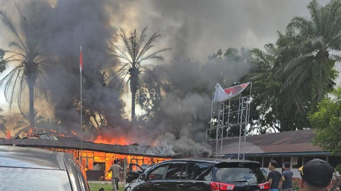 Kantor KPU Kabupaten Buru Hangus Terbakar, Logistik Pemilu Dipastikan Aman