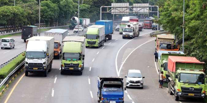 Meski Truk Dibatasi, Distribusi Logistik dan Bahan Pokok Tetap Terjaga