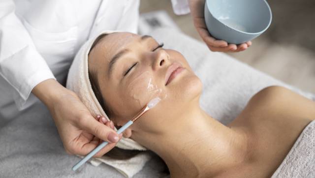Tips Kecantikan: Facial Peeling Aman untuk Kulit Cerah
